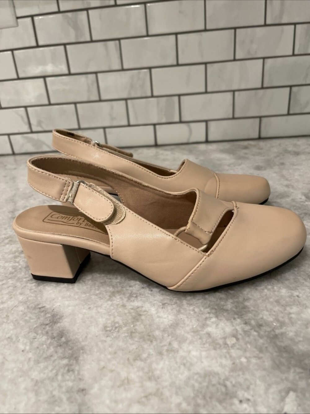 Comfort Well by Beacon Shoes Womens 5.5 Taupe Beige Heels Comfort